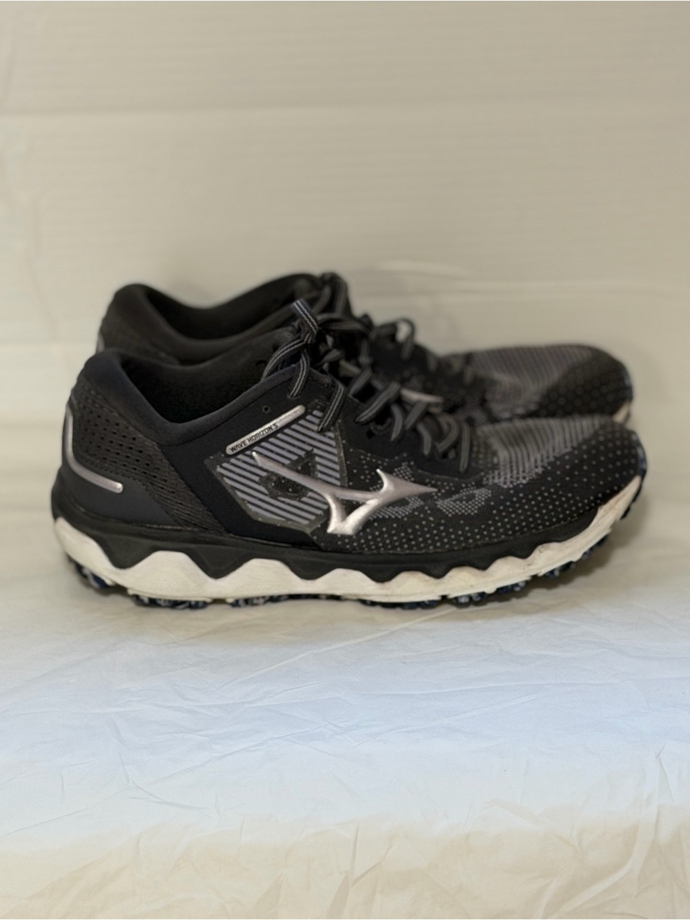 Mizuno Black and Silver Athletic Running Shoes